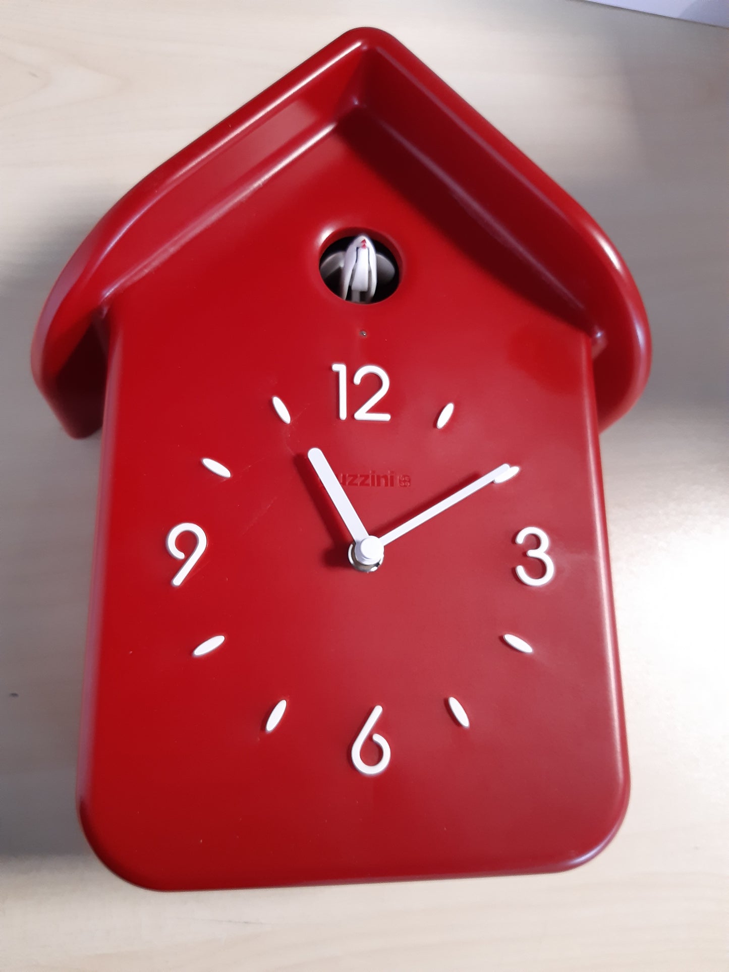 226110 - GUZZINI QQ, Kuckucksuhr mit Pendel - Rot, 24,8 x 12 x h39 cm - 16860208