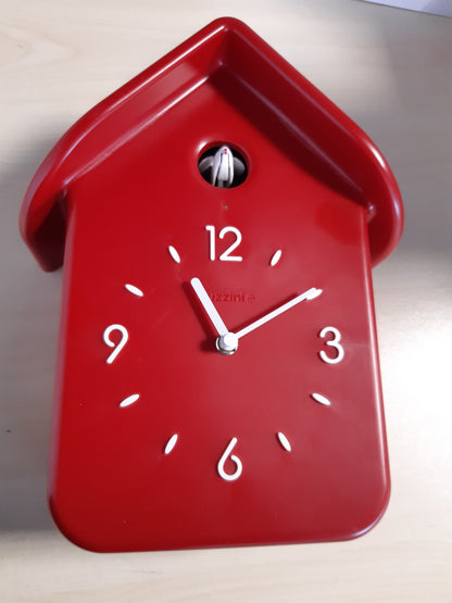 226110 - GUZZINI QQ, Kuckucksuhr mit Pendel - Rot, 24,8 x 12 x h39 cm - 16860208