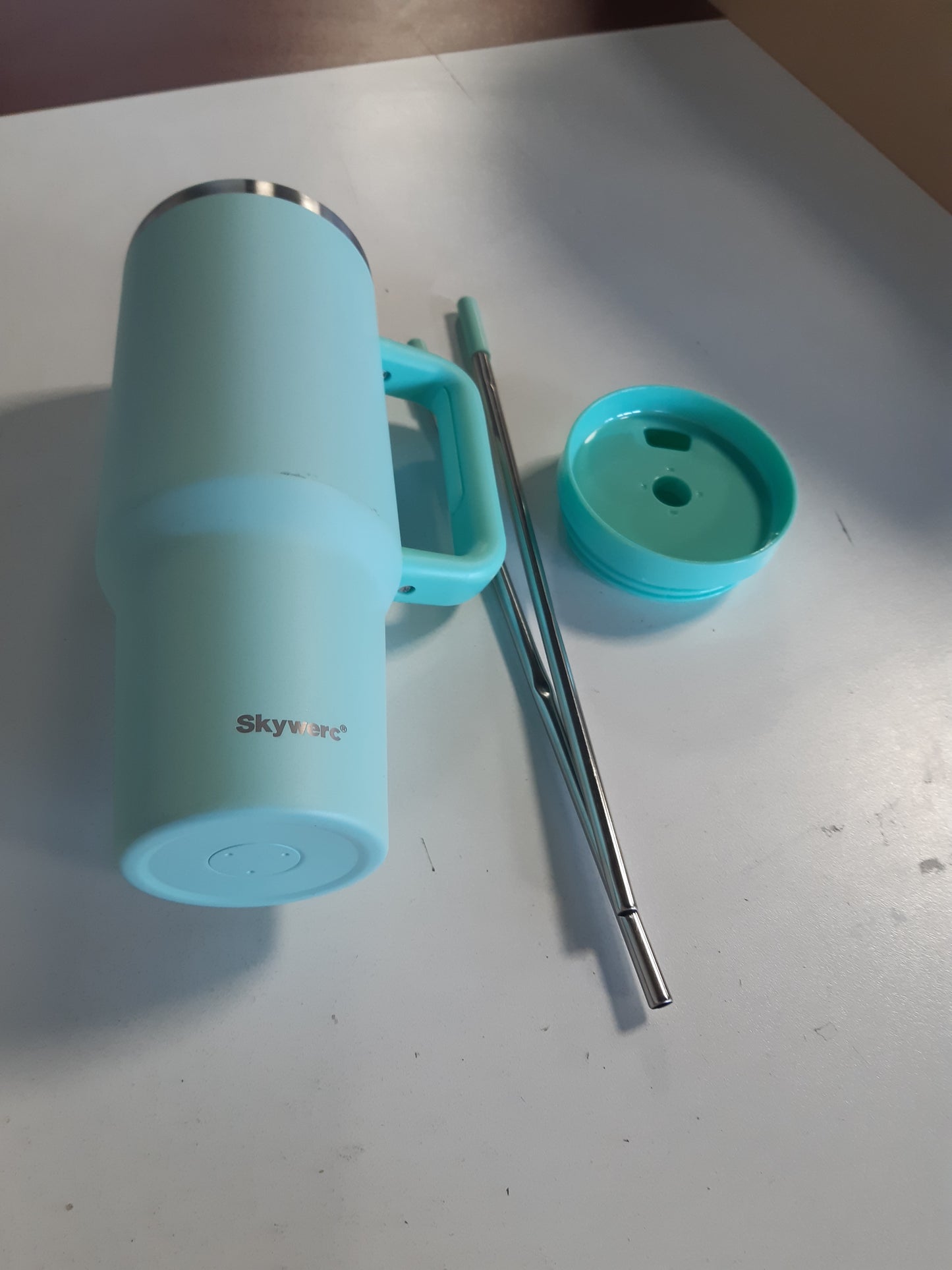 229400 - SKYWERK Gotë Udhëtimi me Dorezë dhe Kashtë, Kapak 2-në-1, Shishe Uji prej Çeliku Inoks me Dy Mure dhe Izolim me Vakum, Kapacitet 500 ml, Jeshile Menteje