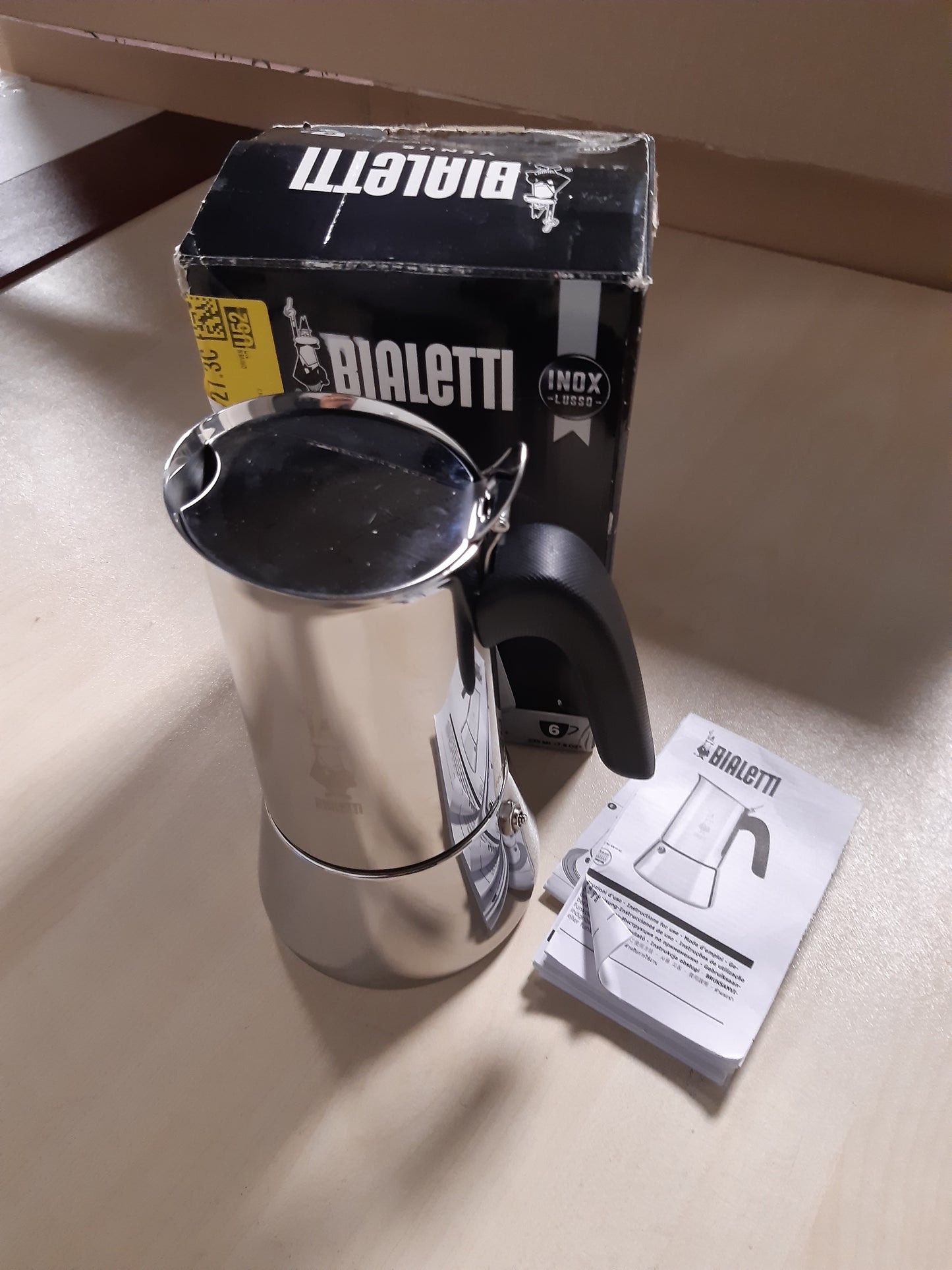 204894 - BIALETTI New Venus Aparat Kafeje për 6 Filxhanë me Dorezë Kundër Djegies, i Përshtatshëm për Induksion, Kapacitet 235 ml, Material Çelik 18/10, Ngjyra Argjend, Madhësi 13 x 11 x 21.5 cm, Pesha 540 gram
