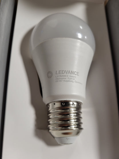 198148 - LEDVANCE SMART+ - Llambë LED me Optikë White Frost, Kompatibile me Google, Alexa, Apple, 9.5W, 1055LM, E27, Ngjyra e Dritës së Bardhë, Kontroll me Zëri, Jetëgjatësi 20,000 orë, Pako prej 1