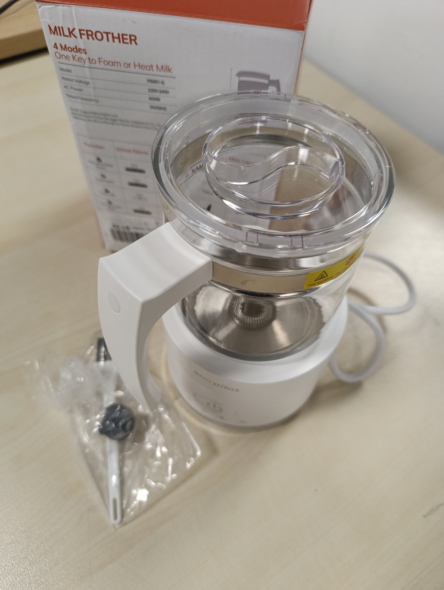 255223 - MORPILOT Shkumëzues Qumështi Elektrik 4-në-1, 600W, 500ml, i përshtatshëm për lavastovilje, dizajn latte, xham vizual, i bardhë