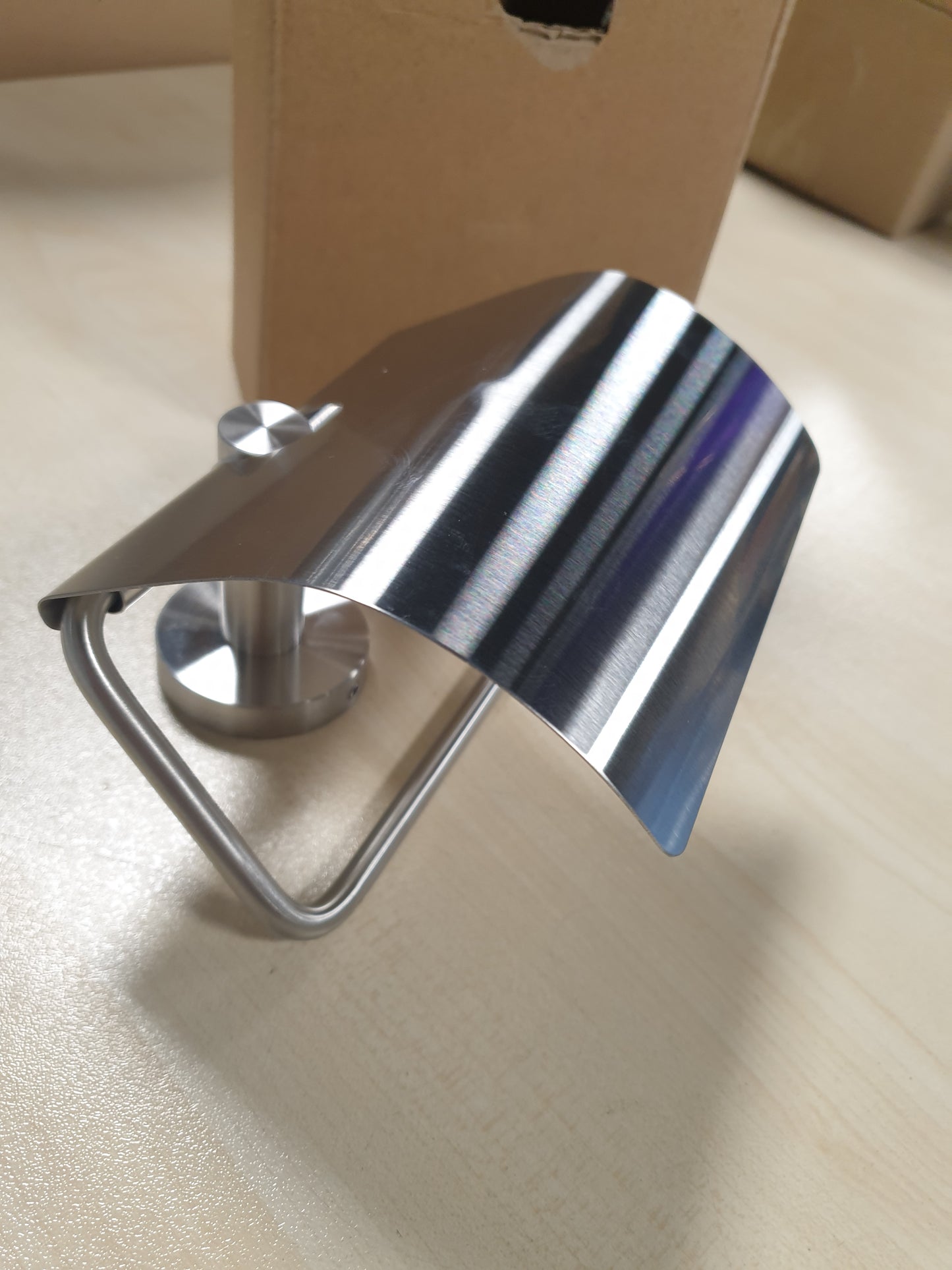 205200 - CASEWIND Mbajtëse Letre Higjienike me Kapak, Çelik Inox i Lëmuar, për Banjo, e Montuar në Mur