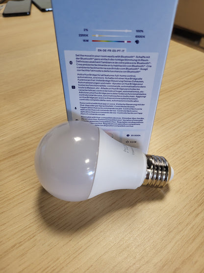 246319 - PHILIPS - Llampa Hue Essential Smart LED A60, E27, 8W, 2200K-6500K, 806 Lumen, e zbehtë, e pajtueshme me Alexa, Google Assistant dhe Apple Home, 1 pako