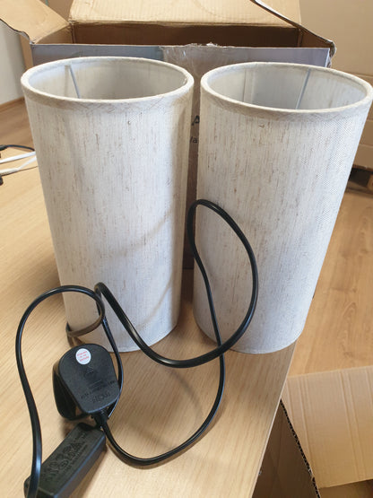 255401 - UPXNBOR Llamba komode me prekje, pako me 2 llamba me prizë nga Britania e Madhe, llambë tavoline për dhomën e gjumit dhe dhomën e ndenjes me porta karikimi USB-A dhe USB-C, llamba komode me 3 drejtime të zbehta, perde prej pëlhure liri