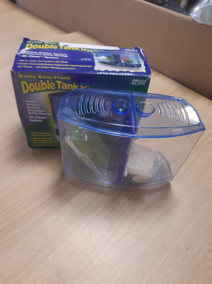 202435 - PENN-PLAX Kitakuarium Betta dyfishtë blu/jeshil me Hark të Paqartë në Faqen e Para, Matje 19cm mbrapa, 15cm para