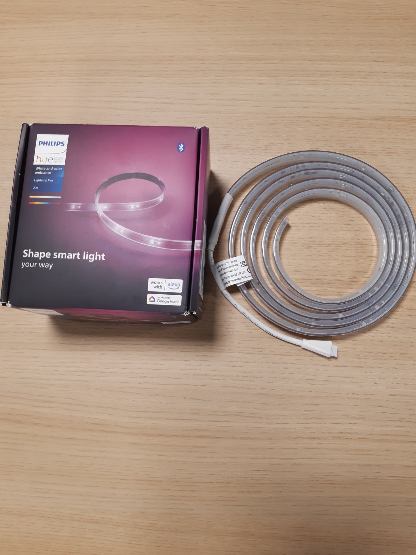 135177 - PHILIPS HUE Shirita LED White & Color Ambiance Plus V4 Basic 2m, me Errësim dhe Spektrin e Plotë të Ngjyrave (RGB), Kontrollohet nga Aplikacioni, Pajtueshme me Amazon Alexa (Echo, Echo Dot)