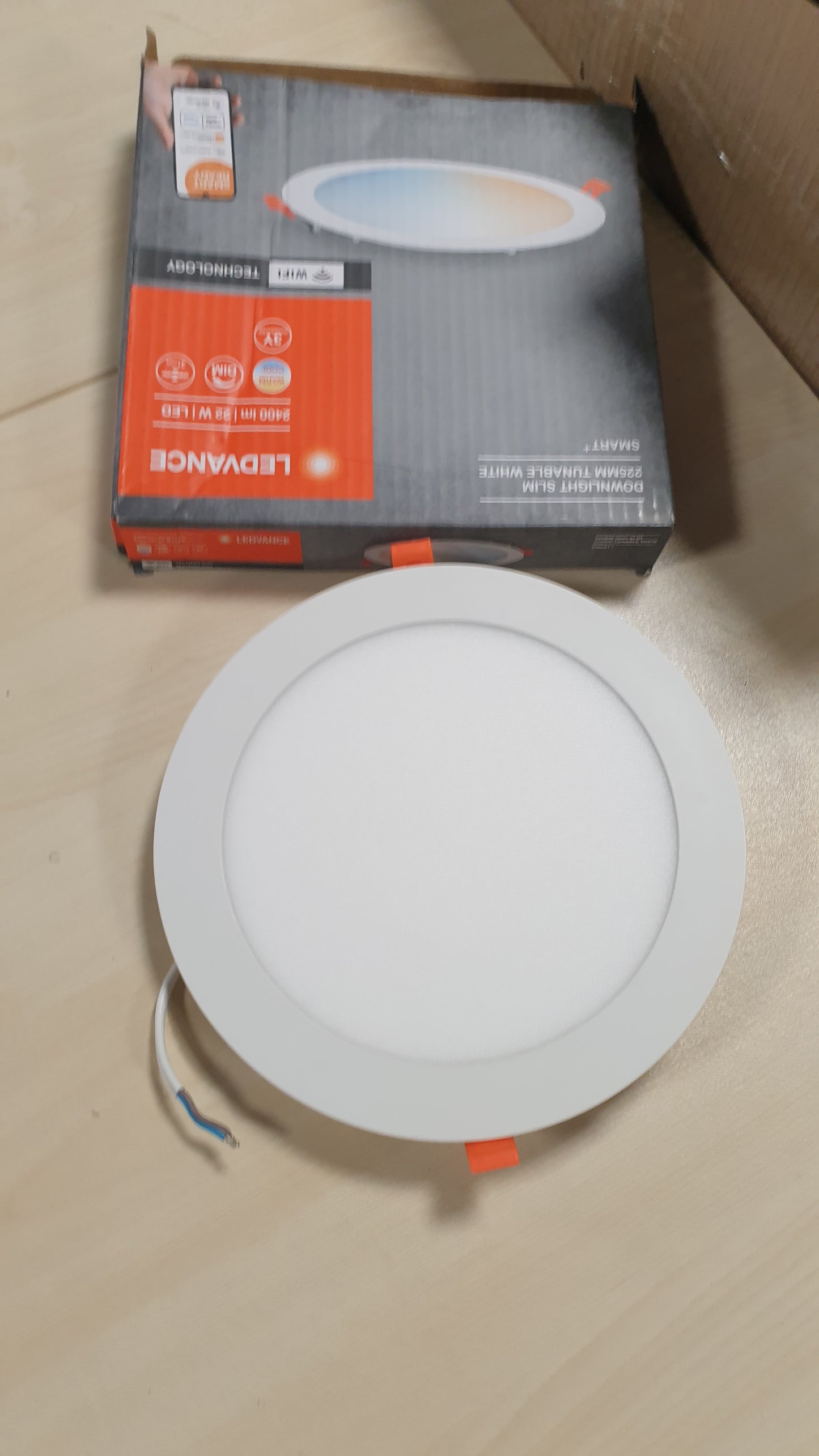 214852 - LEDVANCE Ndriçues Tavani: SMART RECESS SLIM DOWNLIGHT TW / 22 W, 220-240 V, Këndi i rrezes: 110°, E bardhë dinamike, 3000-6500 K, Materiali i trupit: plastik, IP20, Pako me 1 copë