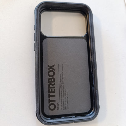 266217 - MBËSHTJELLËSE OTTERBOX DEFENDER SERIES PRO MAGSAFE PËR IPHONE 17 PRO MAX, rezistente ndaj goditjeve dhe rënieve, mbrojtje ekstreme, 7 herë e testuar MIL-STD 810G, e zezë
