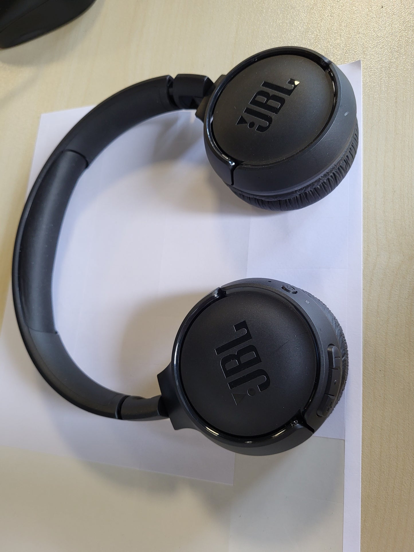 268073 - JBL TUNE 510 BT – Kufje Bluetooth On-Ear – Të zeza – Kufje të palosshme – Jetëgjatësi e baterisë deri në 40 orë