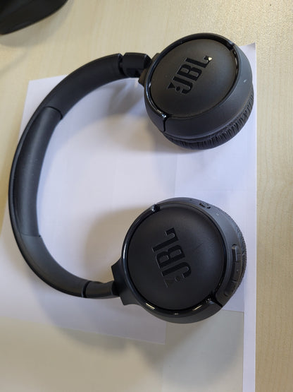 268073 - JBL TUNE 510 BT – Kufje Bluetooth On-Ear – Të zeza – Kufje të palosshme – Jetëgjatësi e baterisë deri në 40 orë