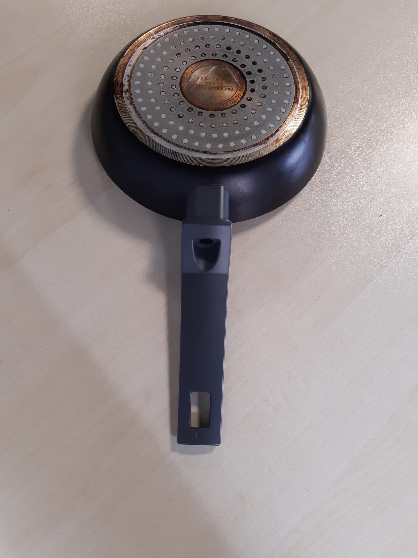 209684 - FACKELMANN - Tigan me Veshje Qeramike 20cm, Alumini i Ricikluar me Strukturë Bazë në Formë Hoje Bletësh, Jo Ngjitëse, i Përshtatshëm për të Gjitha Llojet e Sobave përfshirë Induksionin, Pa PFAS