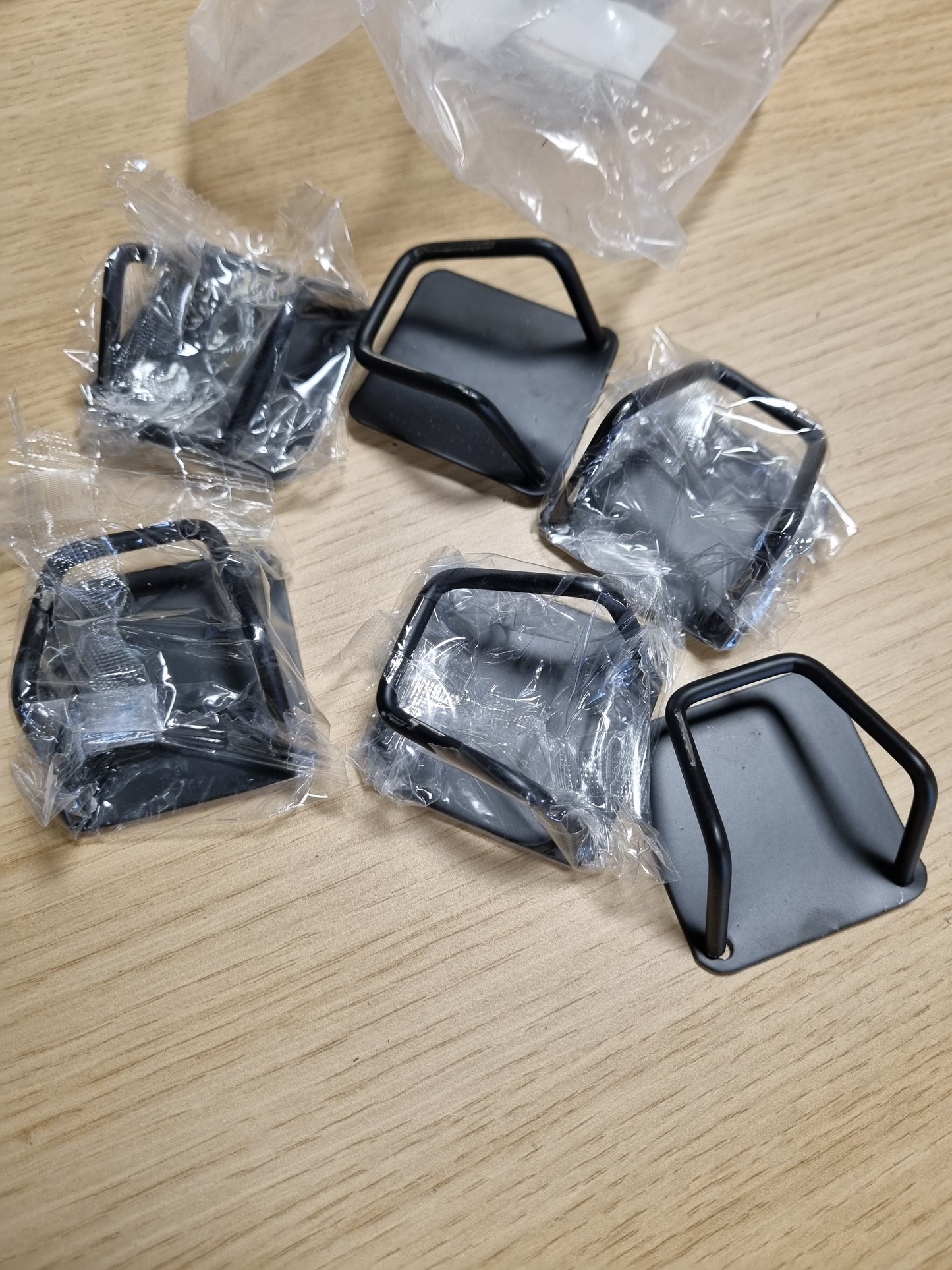 216443 - AZYVUM Mbajtëse sfungjeri kuzhine me 6 pjesë, çelik inox, e zezë