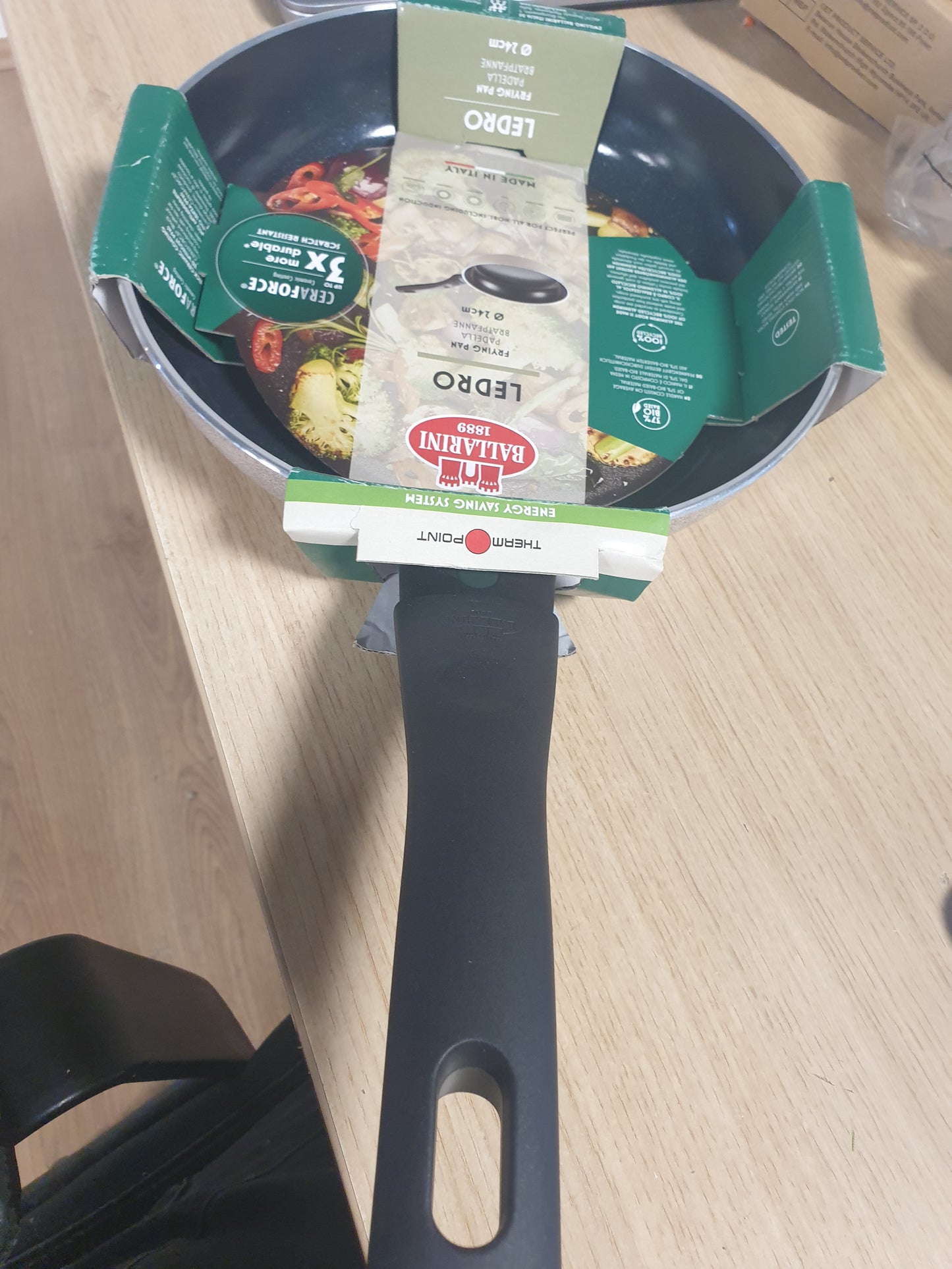 221441 - BALLARINI Tigan Ledro, 24 cm, Alumin, I Pajtueshëm me Induksion, Shtresë Qeramike Jo-ngjitëse, Thermopoint, Prodhuar në Itali, Ngjyrë Bezhë