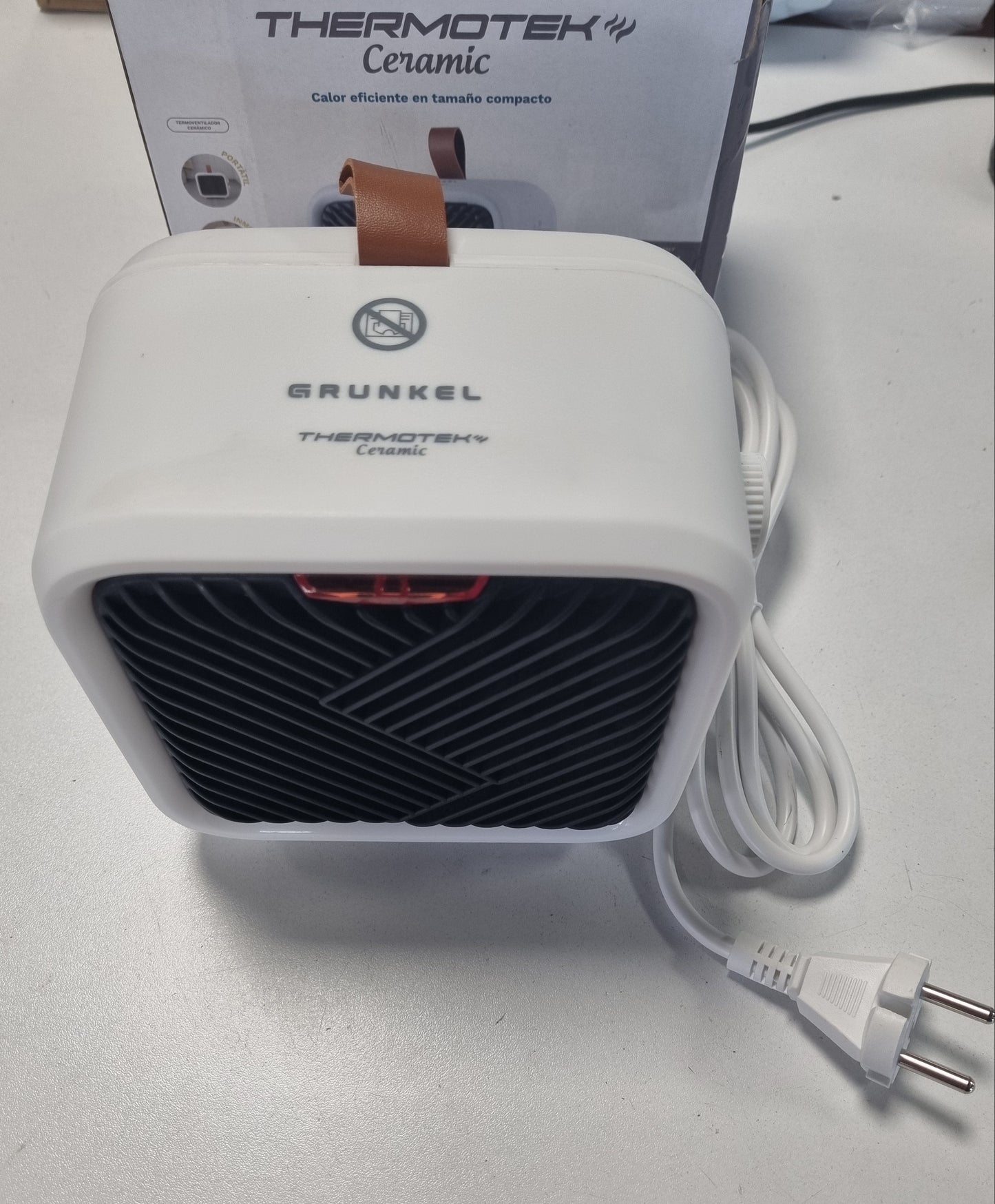 222160 - GRUNKEL - Ngrohës Qeramik CF-1500CM 1500W, Ngrohje Qeramike PTC, 2 Nivele Fuqie, Termostat i Rregullueshëm, Mbrojtje nga Përmbysja dhe Mbinxehja