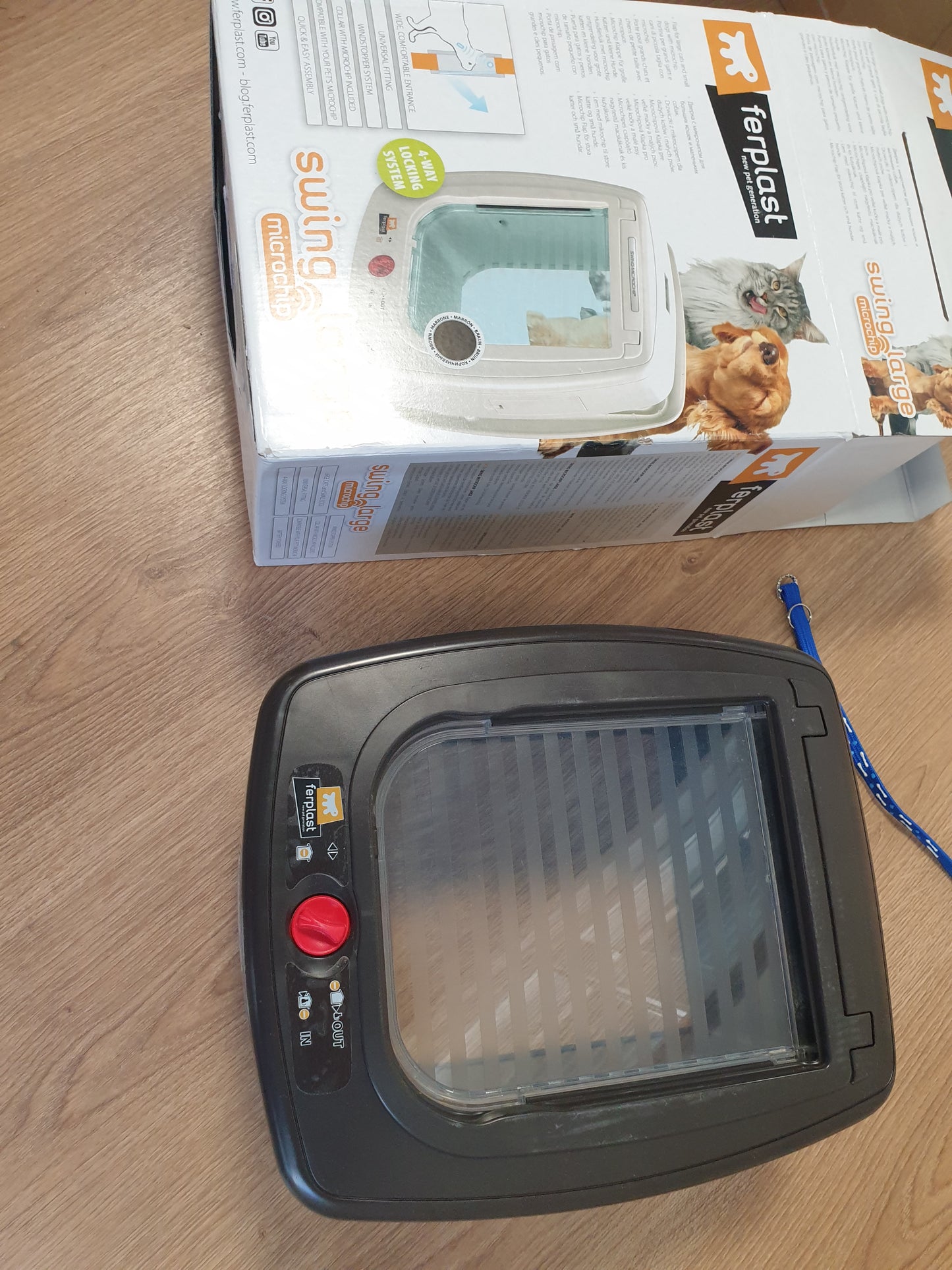 221039 - FERPLAST Kapak Elektronik me Mikroçip për Mace, Derë për Qen të Vogël dhe Mace, Hyrje dhe Dalje me 4 Drejtime, Qafë me Mikroçip të Përfshirë, Kafe