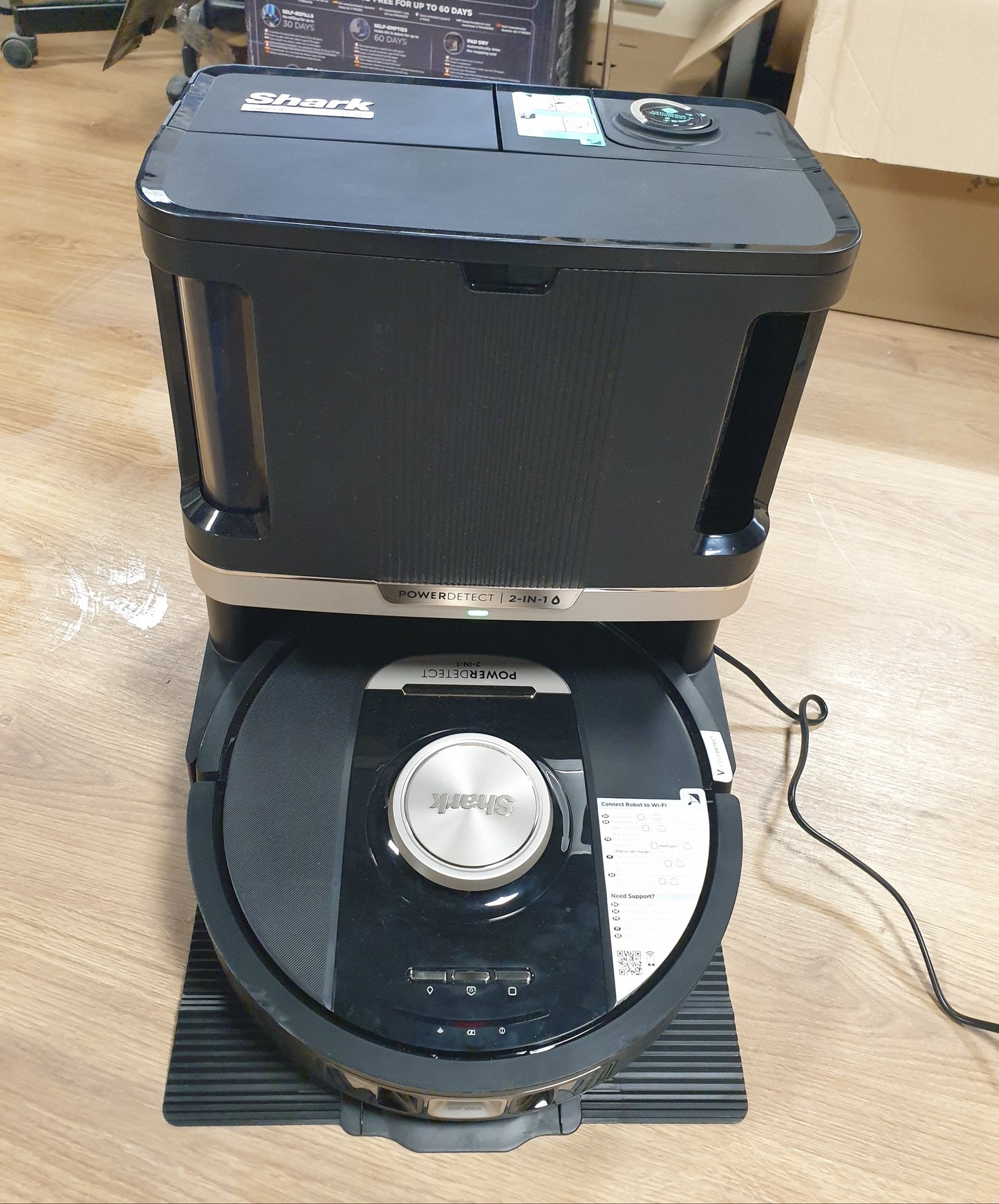 84018 - SHARK Fshesë Robotike 2-në-1 PowerDetect, Vetëzbrazëse, Vetëmbushëse NeverTouch Pro, Navigim LiDAR 3D, Bypass i Pengesave NeverStuck, WiFi/Aplikacion, Ngjyra e Zezë, Modeli RV2800ZEEU