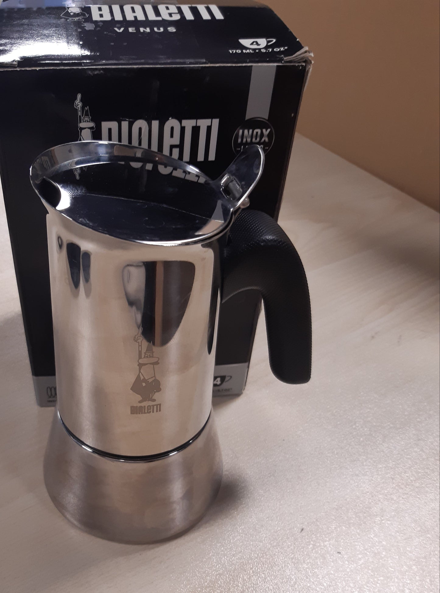 154391 - BIALETTI Venus - Makinë Kafeje me Induksion, Materiale Çelik Inoxidues, E Përshtatshme për të Gjitha Llojet e Enëve, Kapaciteti 170ml (4 Filxhanë Kafeje), Ngjyra Argjend