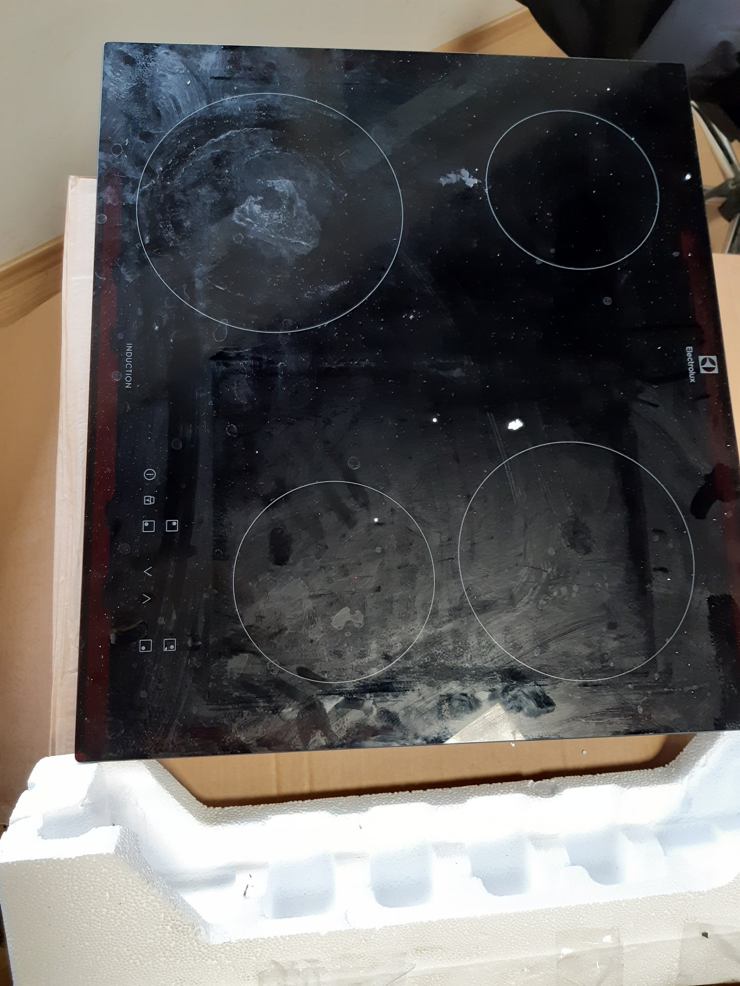 144108 - ELECTROLUX Sobë Induksioni Seria 300, Modeli EIB60424CK, me 4 Djegës të Integruar, Kontrolle SliderTouch, Madhësi 60 cm, Dimensione 590 x 520 mm, Ngjyra E zezë