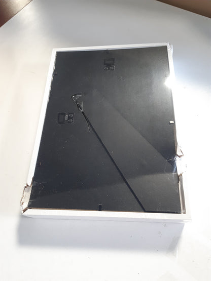 211617 - KORNIZË  3D e Thellë për Mbushje, 21 x 30 cm, me Panel Akrilik Transparent, për Buqeta Dasmash dhe Objekte Dekorative, Kutia prej Druri me Thellësi 3cm - E Bardhë
