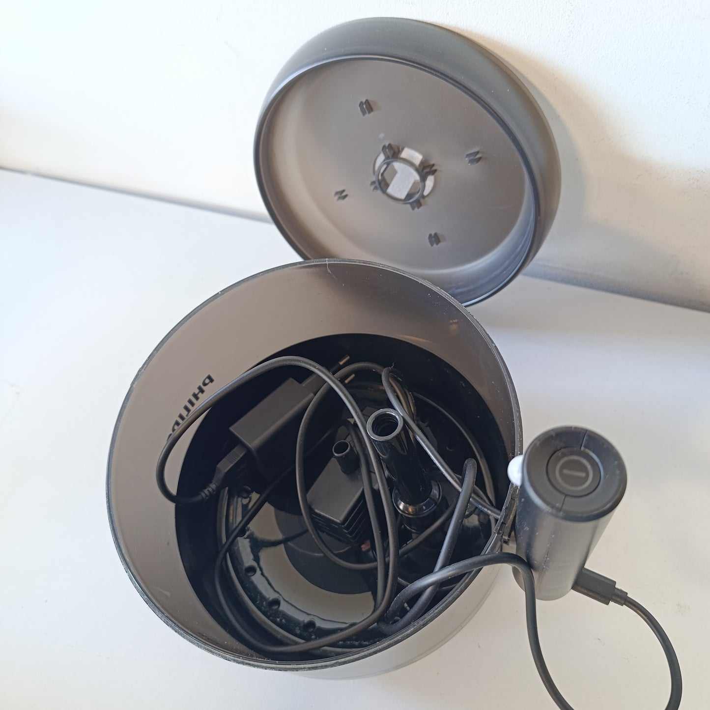 221964 - Philips Pet Series Shatërvan për Macet, Shatërvan Inteligjent për Pije, Mbrojtje nga Rrjedhjet, Monitorim Mbushjeje, Aktivizim Lëvizjeje, I Qetë si Pëshpëritje (PAW3210/02)