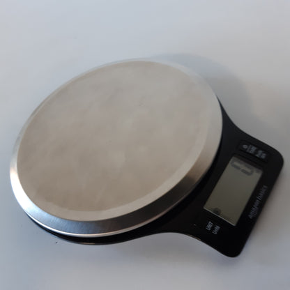229188 - AMAZON BASICS Peshore Dixhitale Kuzhine me Ekran LCD (Bateri të Përfshira), Çelik Inoks, Pa BPA, Pesha deri në 11 Paund, E Zezë
