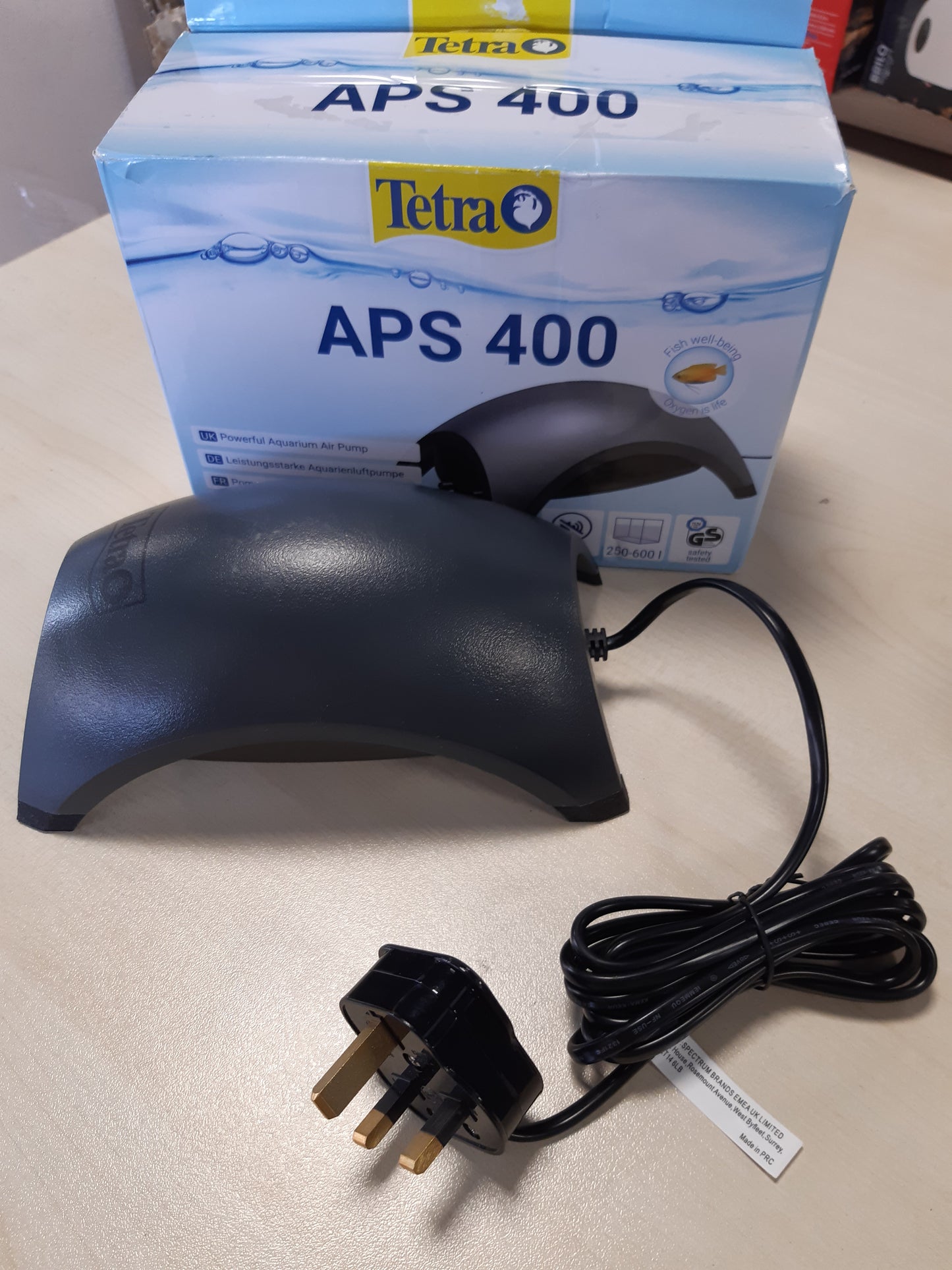 255333 - POMPË AJRI E HESHTUR TETRA APS400 PËR AKUARIUME NGA 250 DERI NË 600 LITRA, E ZEZË