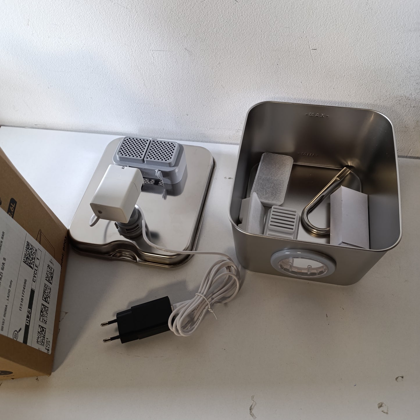 185168 - PETKIT Shatërvan për Mace prej Çeliku Inoks, Kapacitet 2.6L, Ultra i Qetë, Filtrim i Katërfishtë, Automatik me Kabllo, 3 Filtra dhe 3 Sfungjerë LED, i Lehtë për t'u Pastruar
