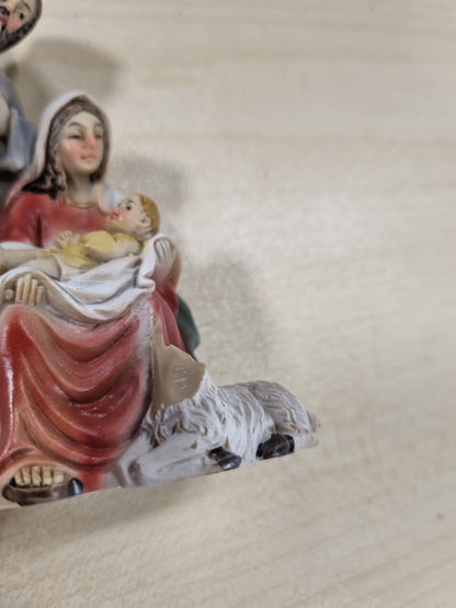 219239 - MAMEMI FAMILJA E SHENJTË SI BLLOK LINDJEJE – SKENË MINI KOMPAKTE E LINDJES ME MARINË, JOZEFIN DHE JESUZIN FOSHNJE [PIKTURUAR ME DORË, AFËRSISHT 9.5 CM, E BËRË NGA RRËSHIRË] – SKENË LINDJEJE PËR DEKORIME TË ADVENTIT DHE KRISHTLINDJEVE