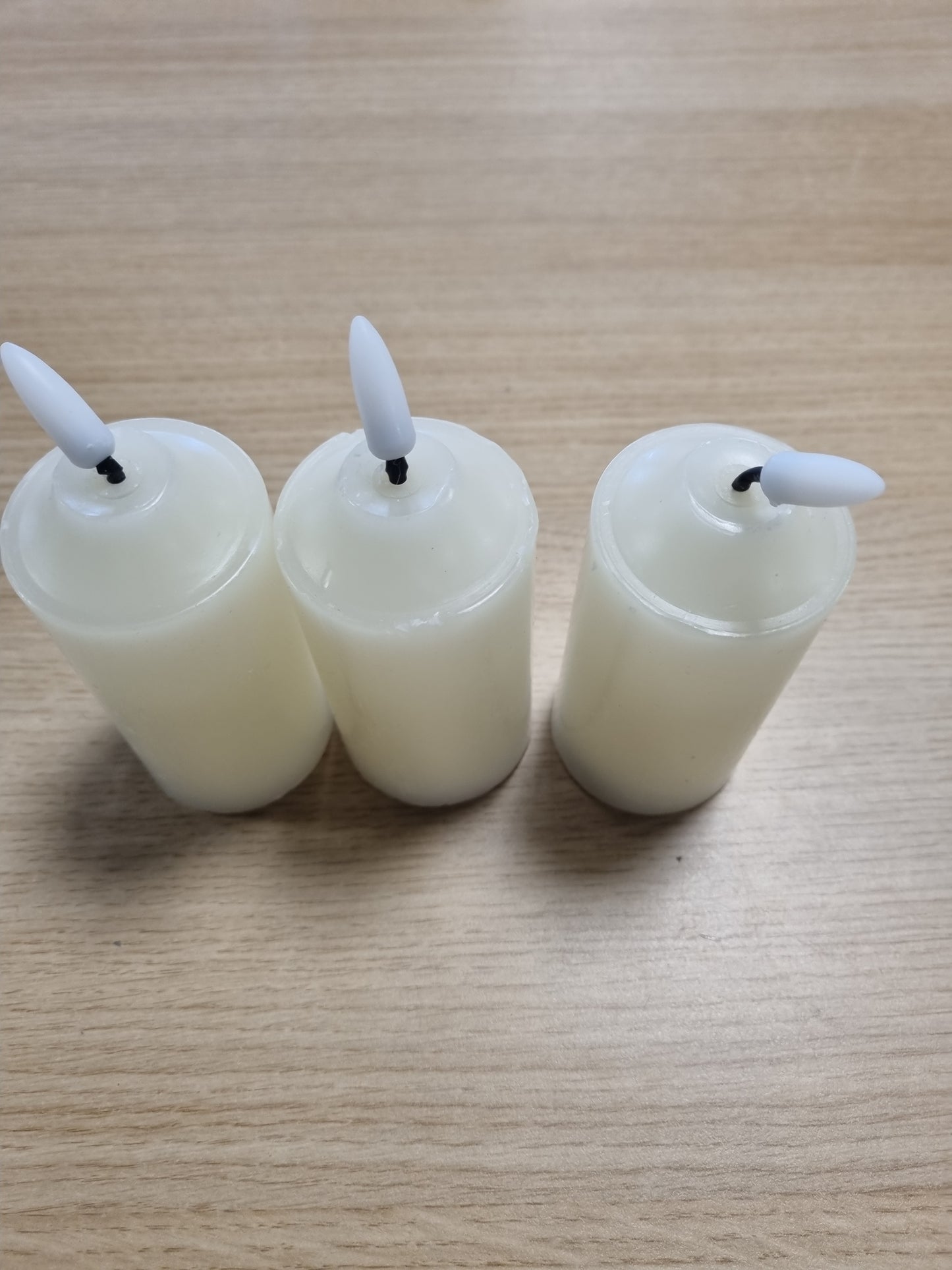 209093 - FLAIR FLOWER Qirinj LED, Set prej 3, Elektrikë me Kohëmatës, Dyllë e Vërtetë, Ndriçim Amortizor, Ngjyra e Bardhë e Ngrohtë, Qirinj Dekorativë me Shtyllë, Madhësia 10 cm, Romantikë për Ditën e Shën Valentinit dhe Adventi
