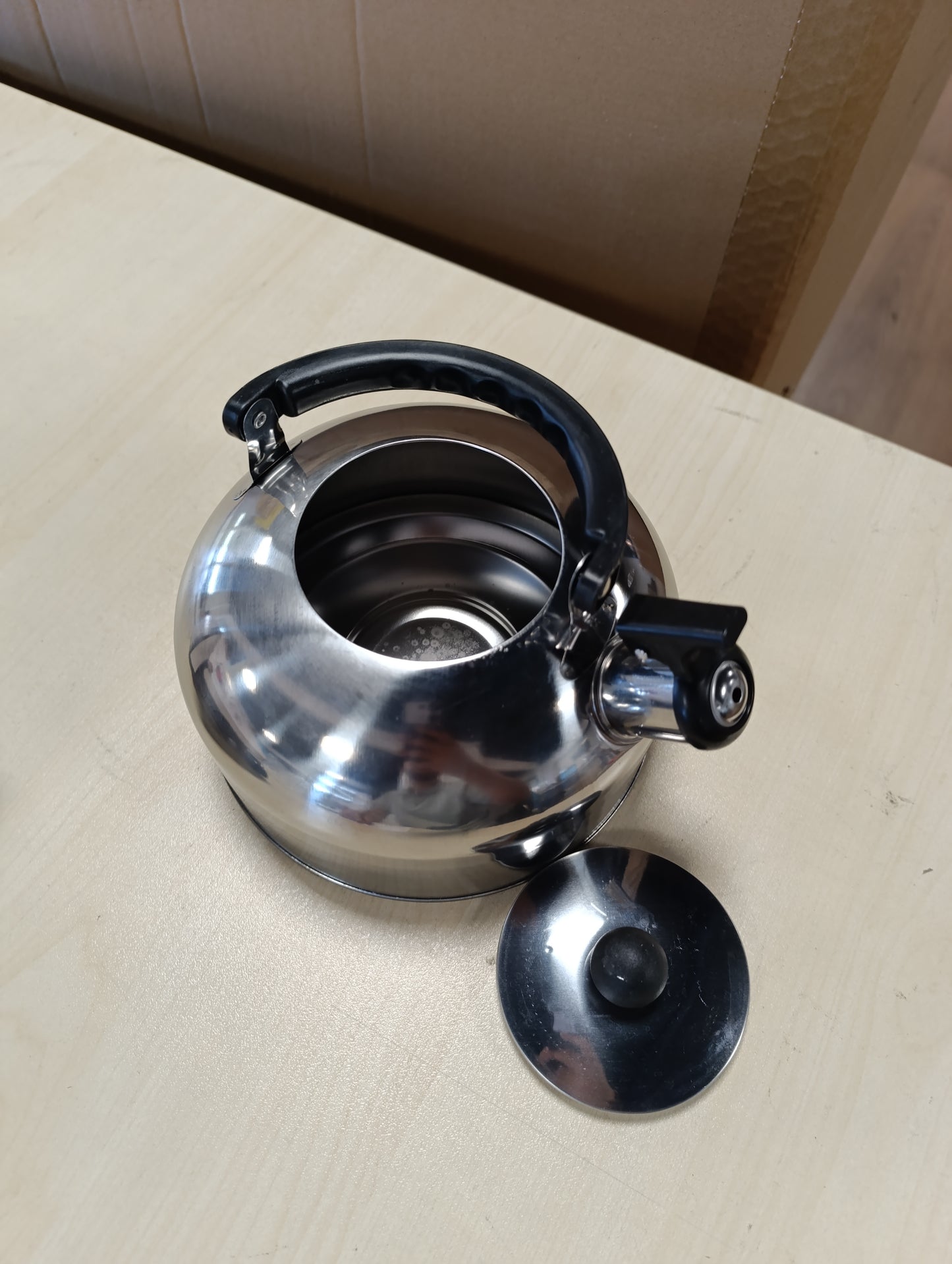 216069 - ANGOILY Çajnik me fishkëllimë, çelik inox, 3L, për sobë me gaz dhe elektrike
