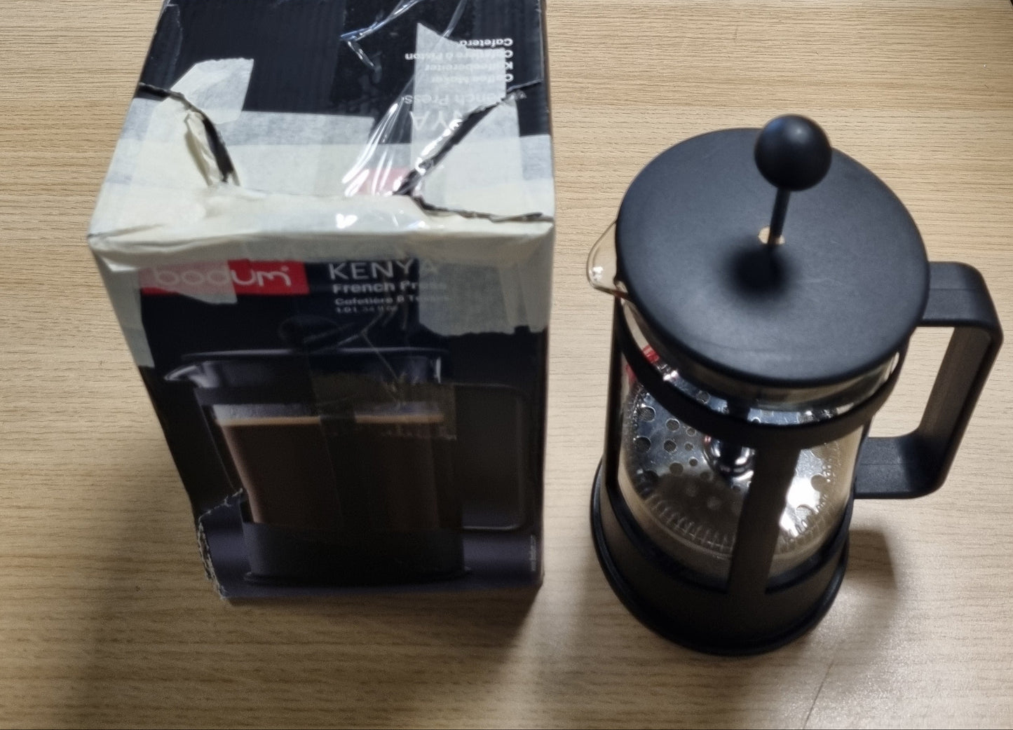 263022 - BODUM | Makinë kafeje Kenya | Kapacitet 1L / 8 Filxhanë | Presë manuale franceze | E bërë nga qelqi borosilikat dhe çelik inox | Mund të lahet në lavastovilje | Prodhuar në Portugali
