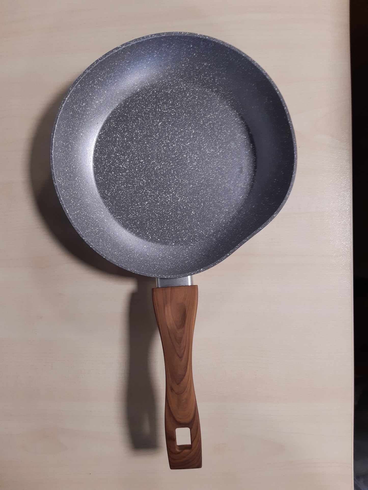 160664 - TOGA GREAT Set 8 Pjesësh i tenxhereve dhe tiganëve prej Guri, përfshijnë 2 Tiganë, 3 Tenxhere, 3 Kapakë Transparentë, Materiali Alumini, Ngjyra Gri