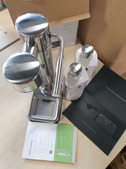 195016 - AARKE CARBONATOR 3, Karbonator Uji prej Çeliku Inox, të Përfundimit Modern, Përfshin 2 Shishe PET 1L pa BPA, Prodhues Uji të Gazuar për Ujë Çezme, i Pajtueshëm me Cilindra CO2 60L