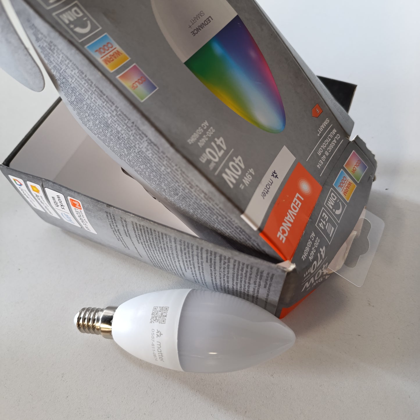 186125 - LEDVANCE - Llampa LED SMART+ MATTER, E14, 4.9W, 470lm, Ngjyrë Bardhë e Ngrirë, e Pajtueshme me Google/Alexa/Apple, Kontrollueshme me Aplikacion ose me Zë, Jetëgjatësi 20,000 Orë, Pako e Vetme
