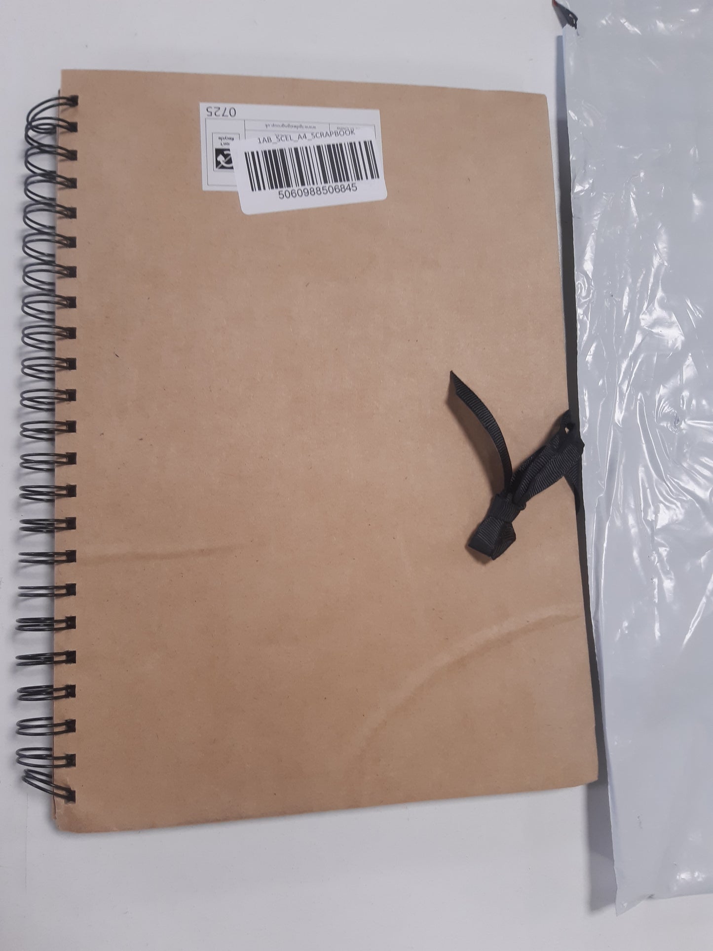 262736 - LIBËR EKSPOZIMI A4 KRAFT 40 FLETË - 21CM X 29.7CM