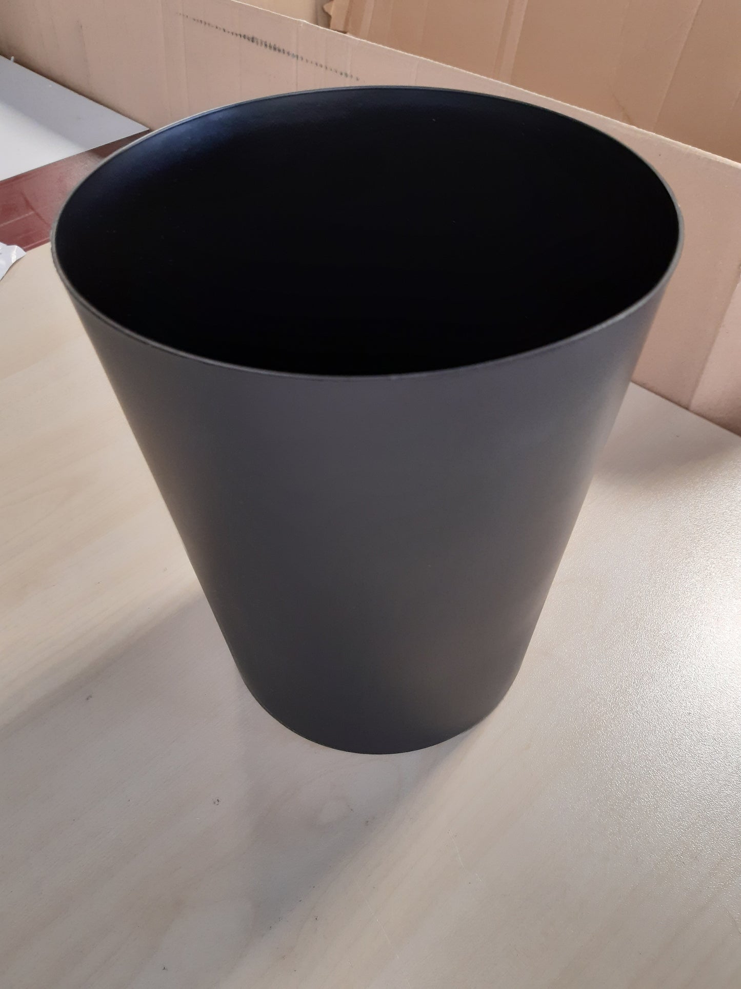 197295 - MARTA Kosh Kozmetik 5L me Kapak Lëkundës, Plastik, i Zi Mat, për Banjo