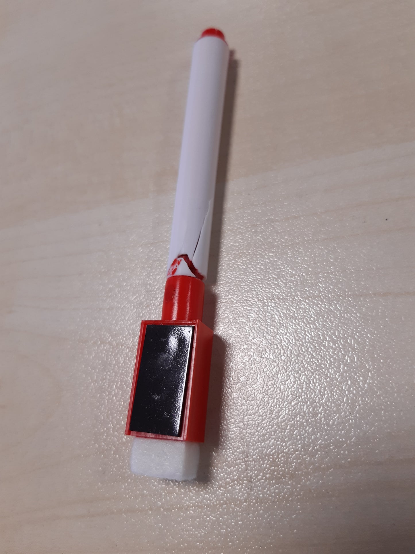 256555 - BONNYCO Kuti drite A4 rozë | 400 shkronja | 2 stilolapsa | USB | Shkronjat e përfshira Ä Ö Ü ß | Kuti drite LED rozë