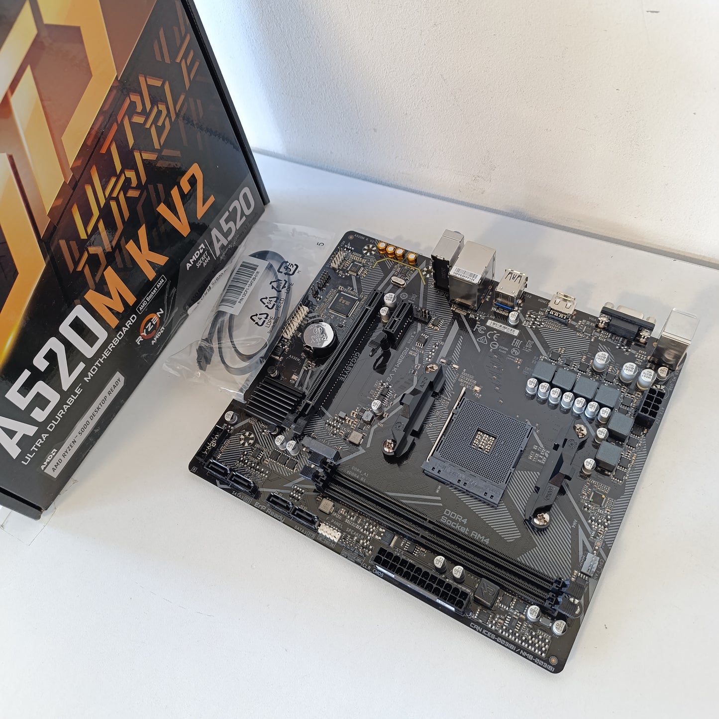 266296 - GIGABYTE A520M K V2 Pllaka amë - Mbështet procesorët AMD Ryzen 5000 Series AM4, deri në 5100MHz DDR4 (OC), PCIe Gen3 x4 M.2, GbE LAN, USB 3.2 Gen 1