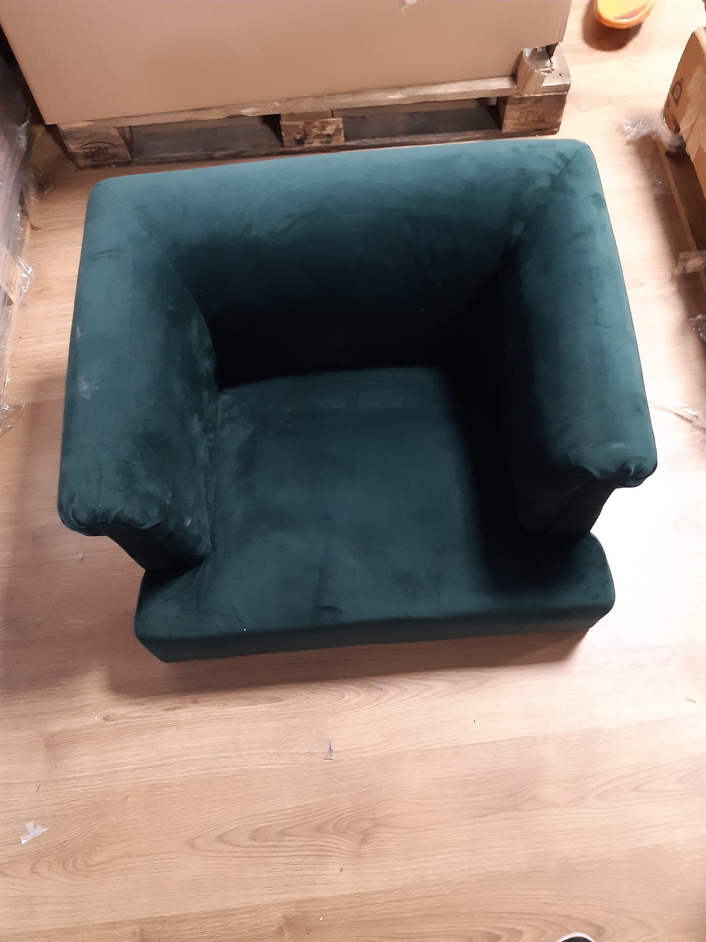 199043 - ATLANTIC HOME Kolltuka Charlie nga Koleksioni, Materiali Kadife, Ngjyra e Jeshilë, Këmbët nga Druri i Fortë, Dimensionet 74x86x70cm