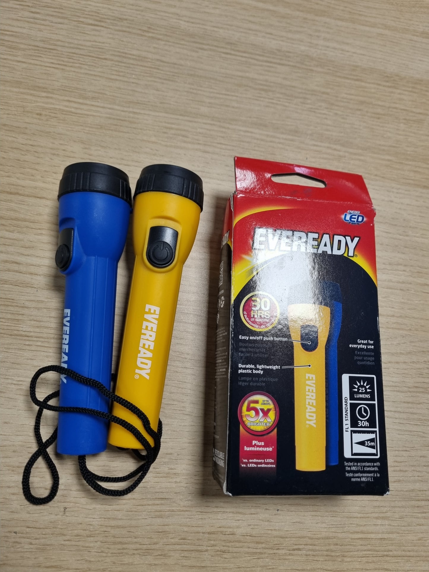 248293 - ENERGIZER Dritë dore LED Eveready, Pako me 2, Rezistent ndaj ujit, 4 bateri AA, Blu/E verdhë