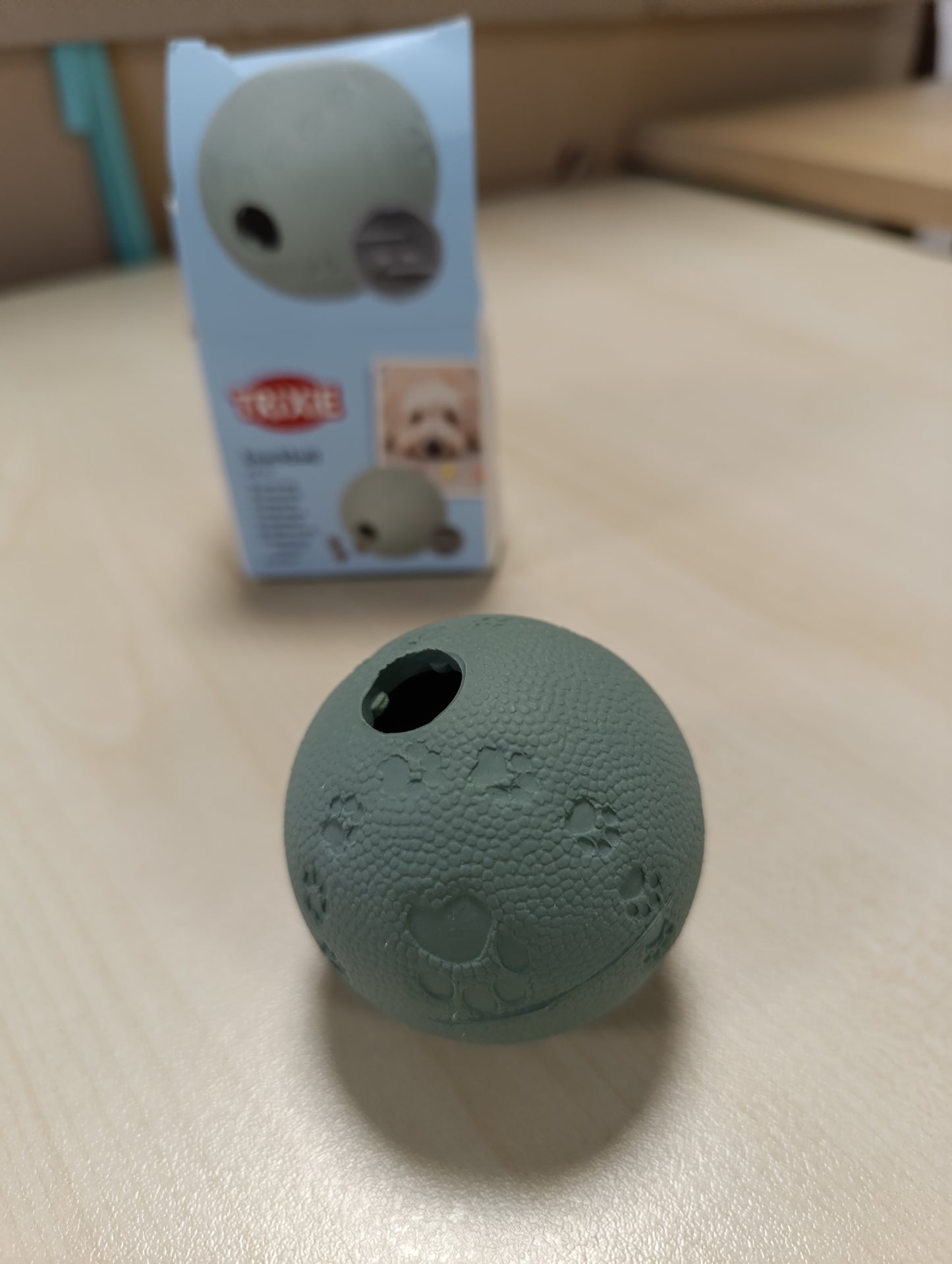 264155 - Trixie - Toptha për ushqime të lehta prej gome natyrale, Ngjyra të ndryshme