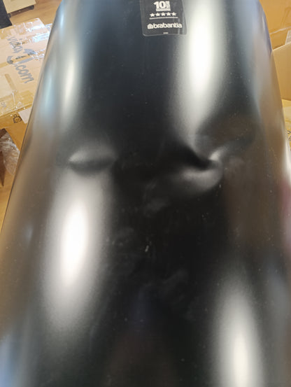 213045 - BRABANTIA Kosh Mbeturinash me futje plastike të lëvizshme, i zi mat, 40 L.