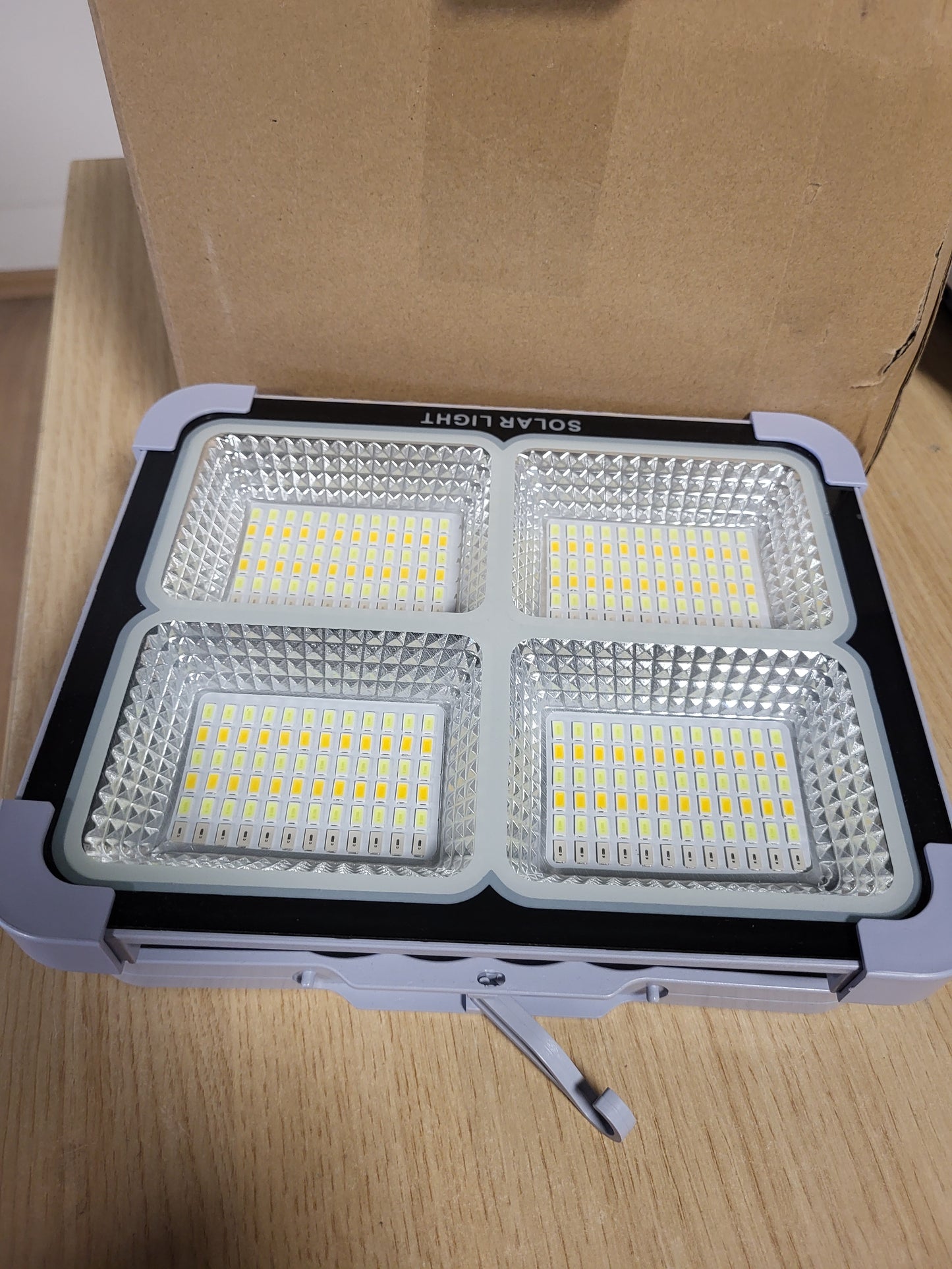 223223 - Dritë LED Diellore USB 150W e Rikarikueshme, 288 LED, 6 Mënyra, IP66, Dritë Dore Kampingu