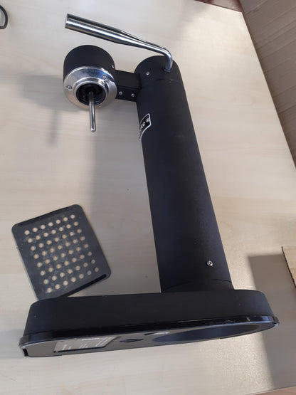 208020 - AARKE CARBONATOR 3, Karbonator uji prej çeliku Inox, ngjyrë e zezë mat, me 2 Shishe PET 1L pa BPA, Prodhues uji me Gaz për ujë çezme, i Pajtueshëm me cilindra CO2 60L