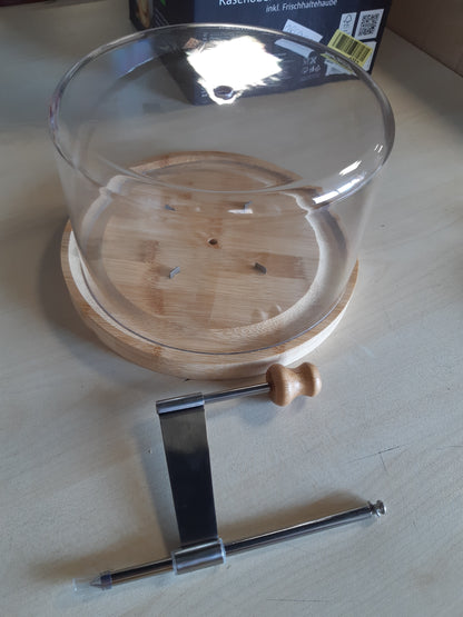 185920 - KESPER - Prerës Djathi me Kapak, Bambu dhe Plastikë, Ø 22 cm x 14 cm, Ngjyrë Kafe, Modeli: 58621