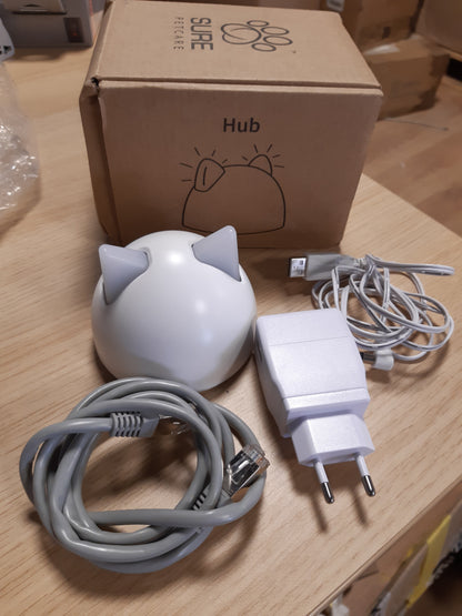 239339 - Sure PetCare Hub, i pajtueshëm me fletët e maceve SureFlap Microchip Connect, Ushqyes me mikroçip SureFeed Connect, Felaqua Connect, Aplikacion celular, i bardhë