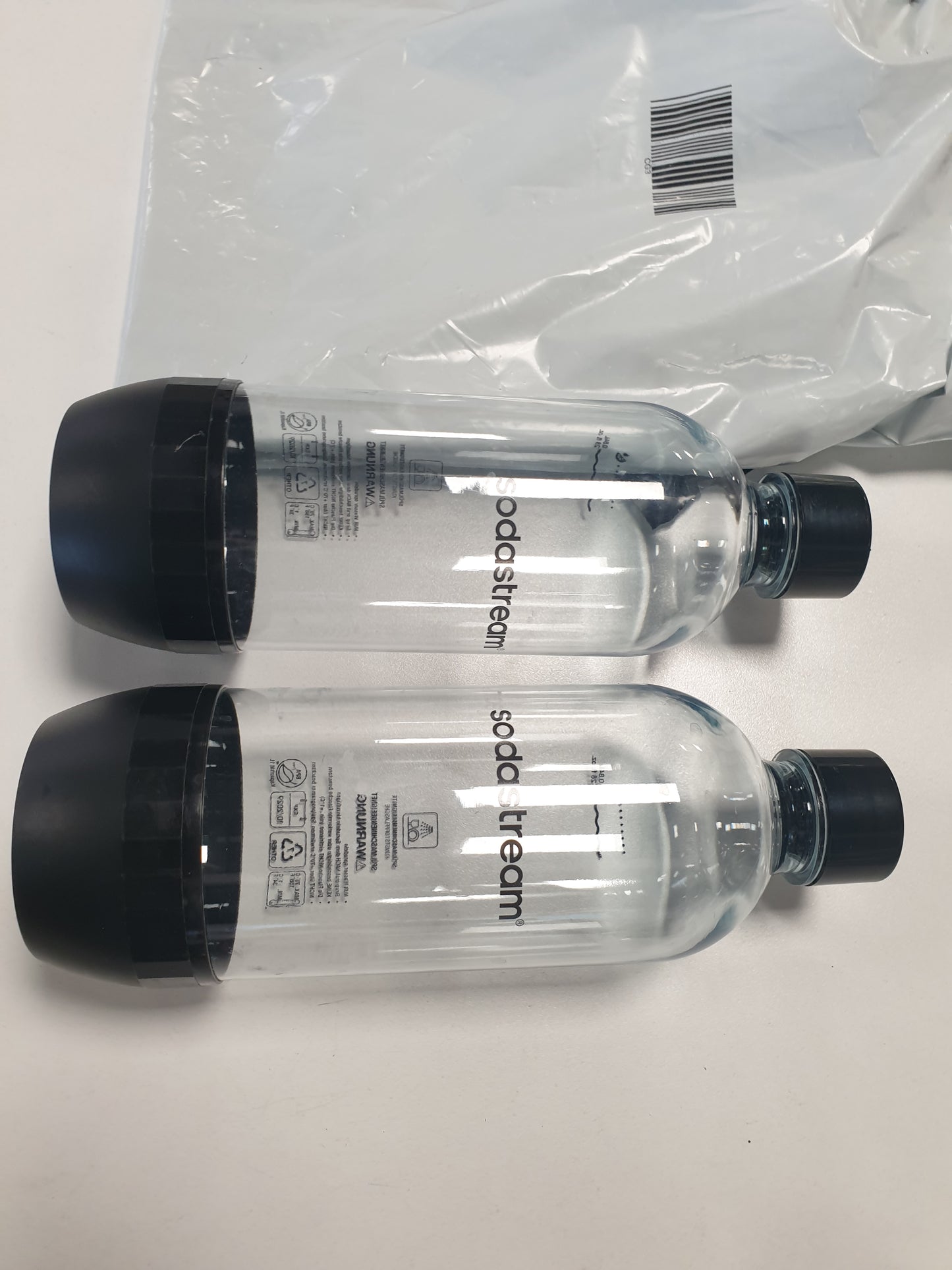 223956 - Shishe zëvendësuese SodaStream DuoPack Tritan - 2 shishe PET 1L - për të gjitha pajisjet e zakonshme të ujit të gazuar - të zeza