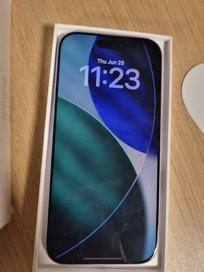 188575 - APPLE iPhone 17, 256GB, Ekran 6.3 inç me ProMotion, Çip A19, Kamera e Përparme në Qendër të Skenës, Rezistencë e Përmirësuar ndaj Gërvishtjeve, Jetëgjatësi e Baterisë Gjatë Gjithë Ditës, Ngjyrë e Livadonjë