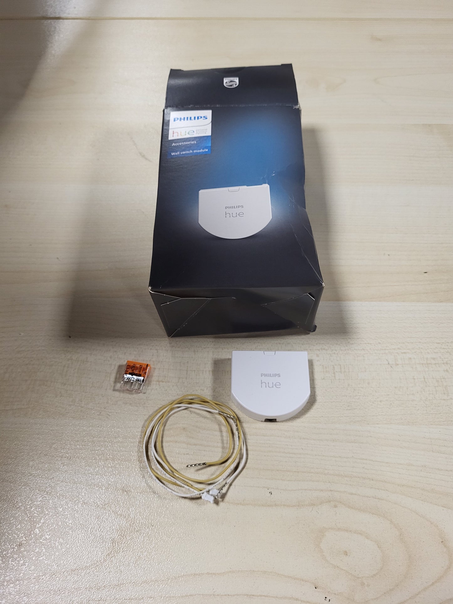 213485 - PHILIPS HUE Modul Ndërprerësish Muri, lejon akses të vazhdueshëm në pajisjet Hue